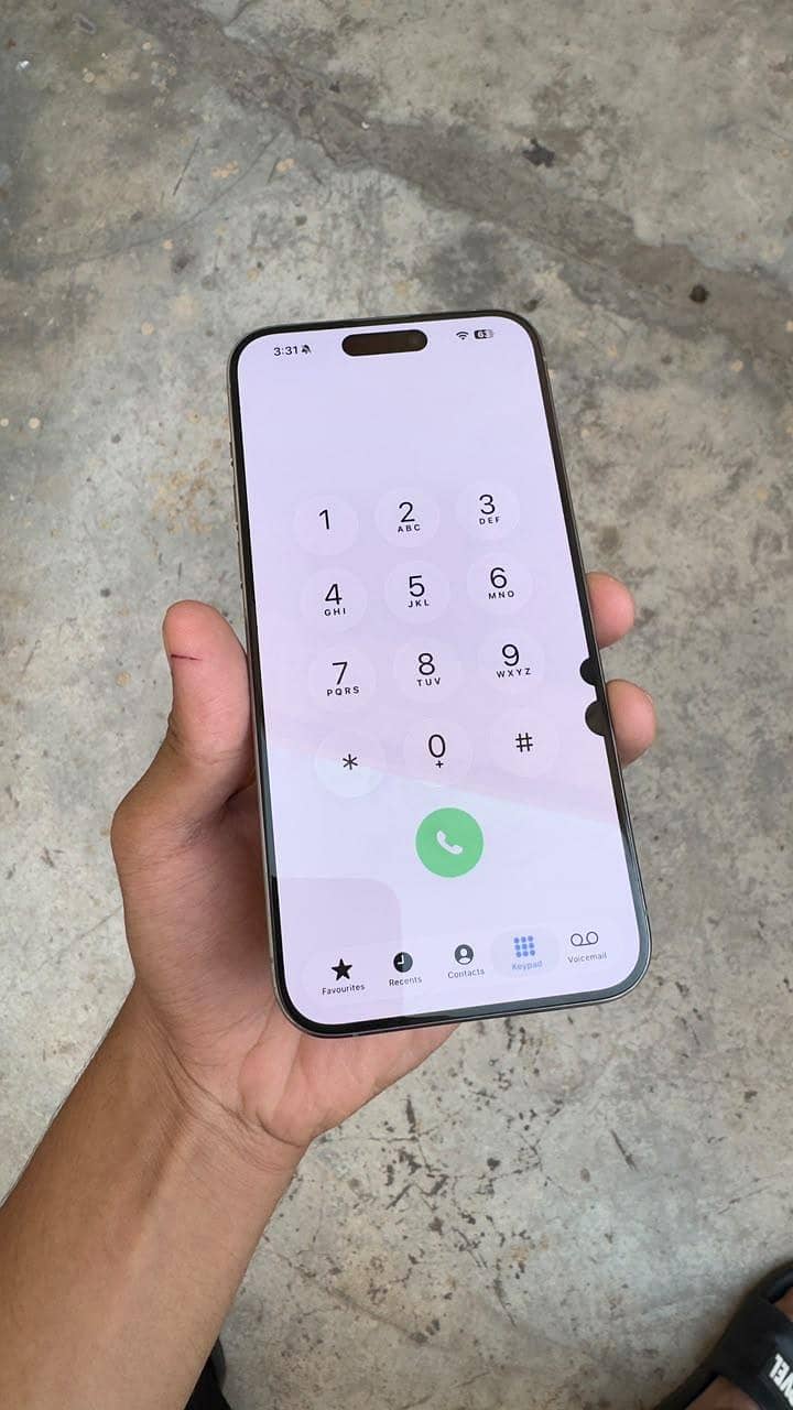 Apple iPhone 15 Pro Max 4