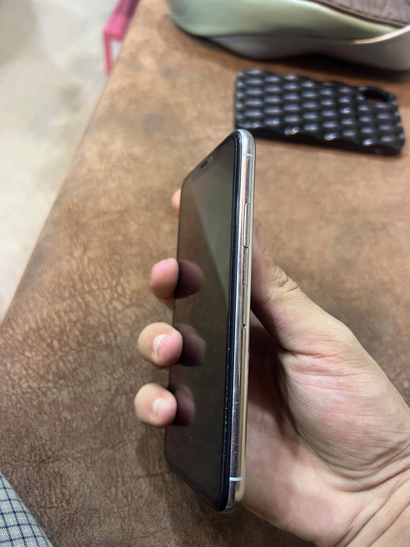 Apple iPhone X 3