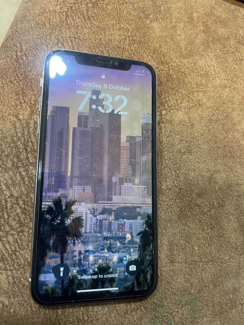 Apple iPhone X 4