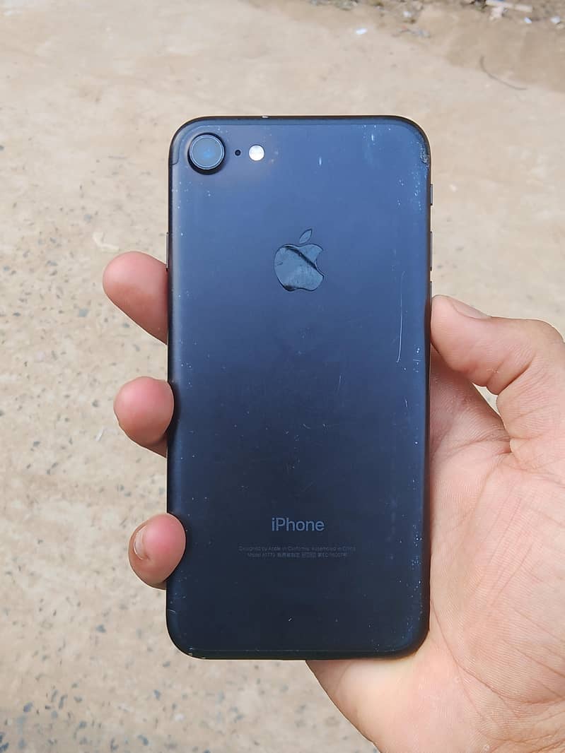Apple iPhone 7 0