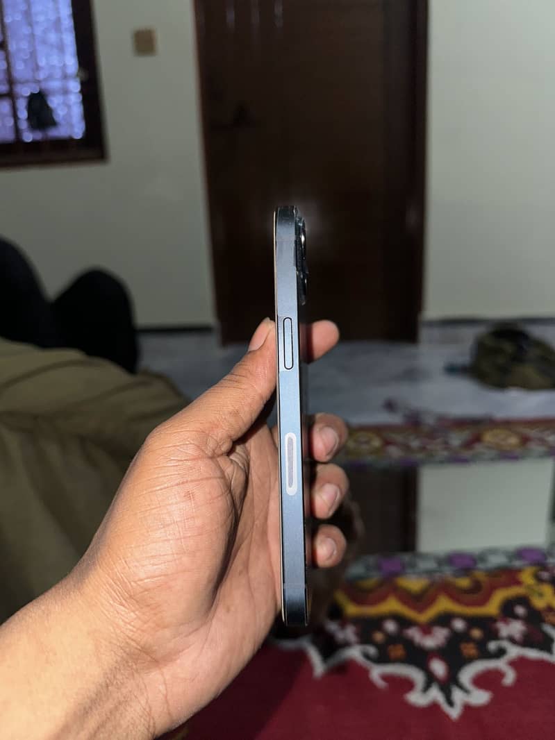 Apple iPhone 13 2