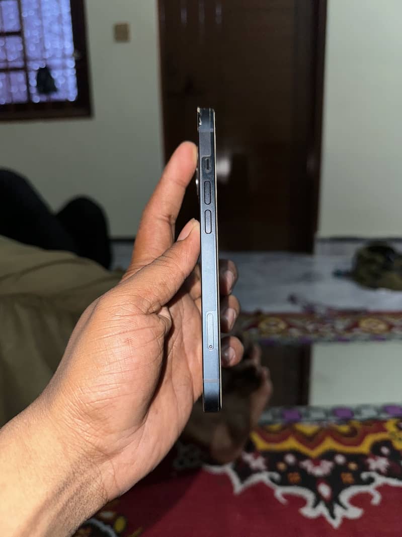 Apple iPhone 13 4