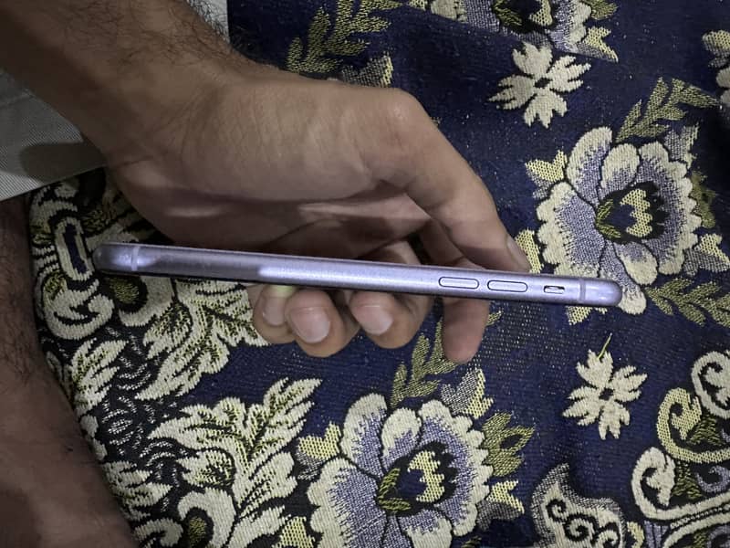 Apple iPhone 11 0