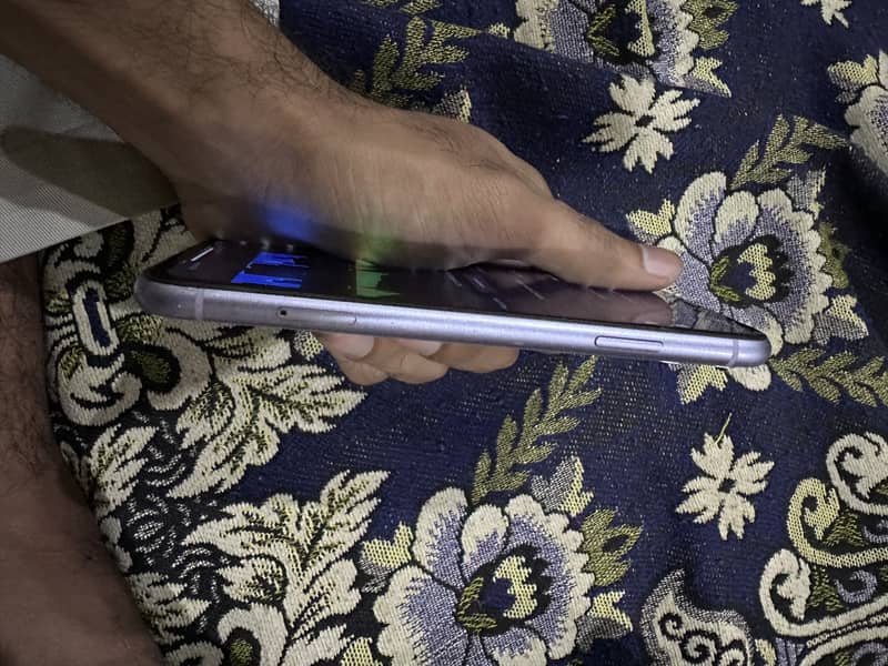 Apple iPhone 11 3