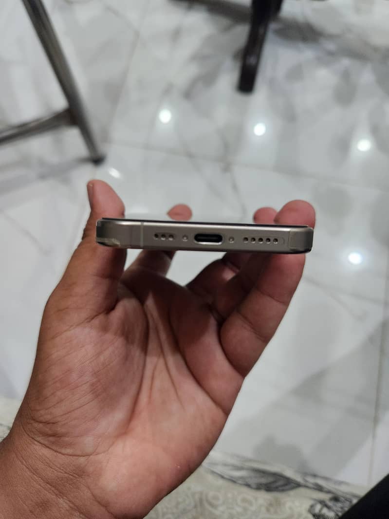 Apple iPhone 15 Pro 2