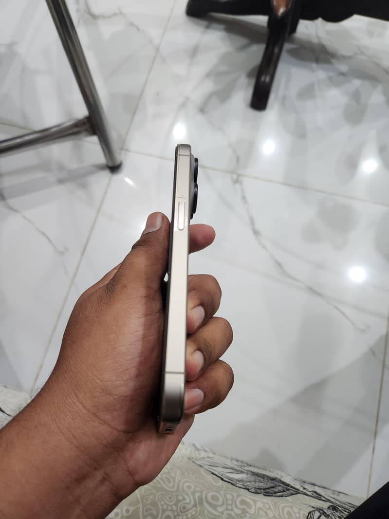 Apple iPhone 15 Pro 3