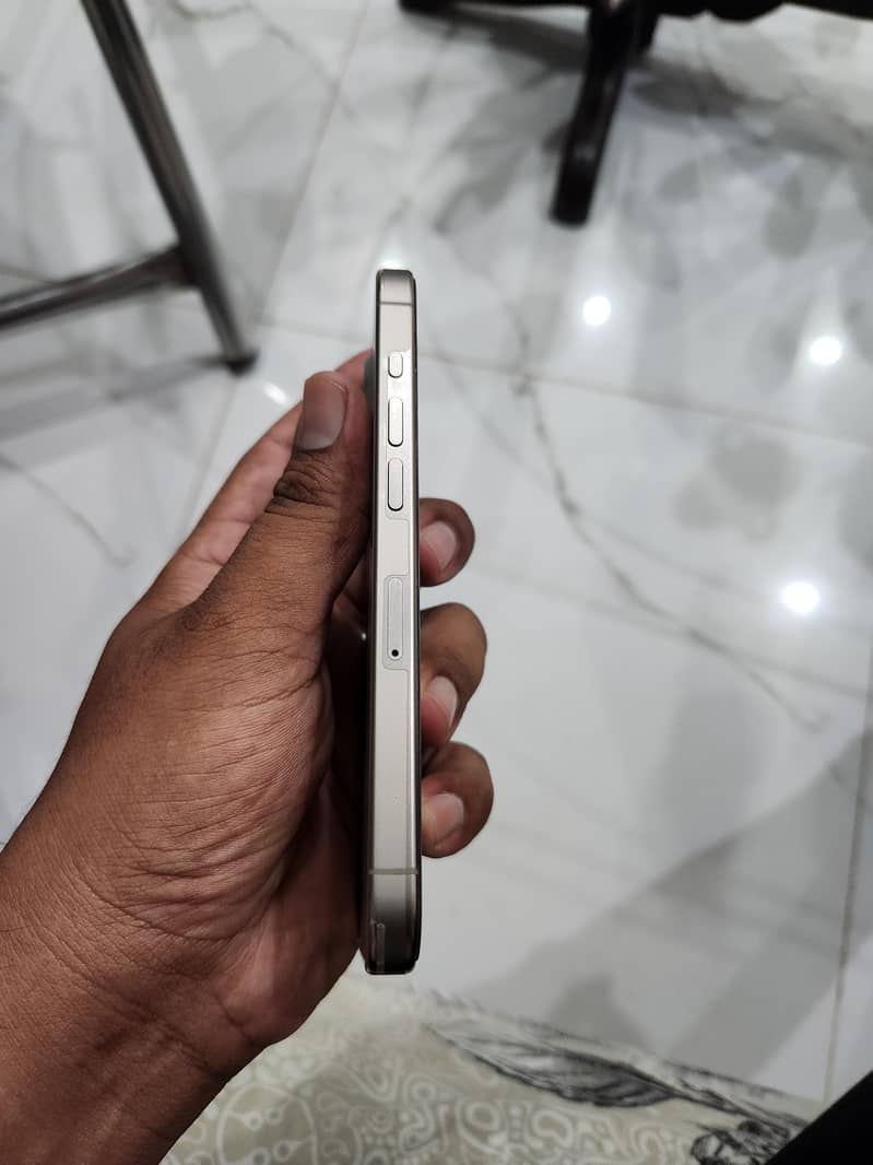 Apple iPhone 15 Pro 4