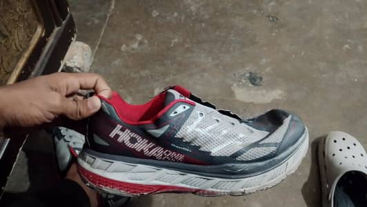 hoka or nike