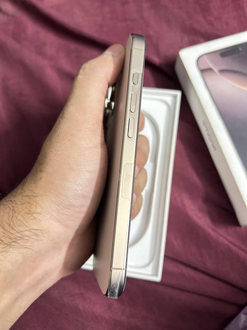 Apple iPhone 16 Pro 3