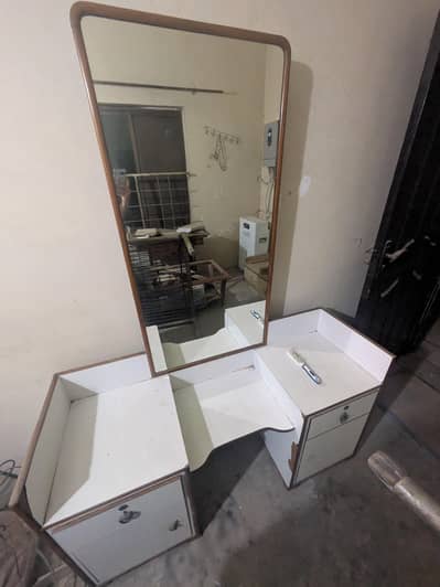 Dressing Table Good Wood very sturdy