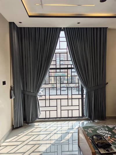 curtains and shapoon