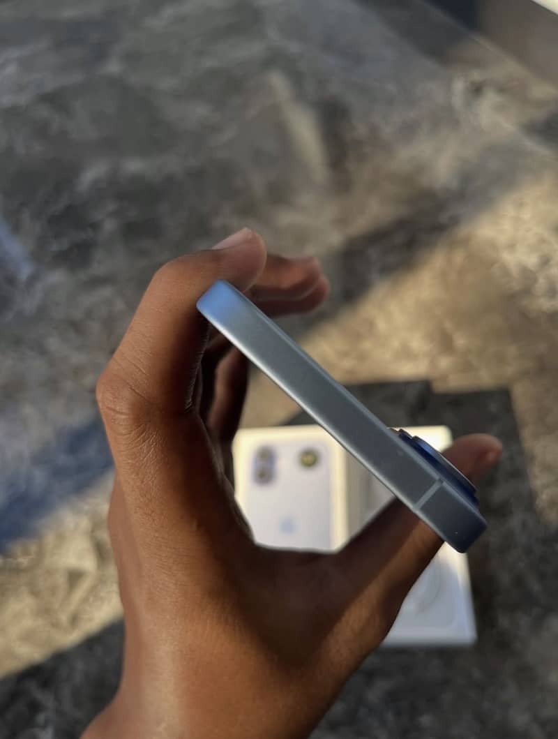Apple iPhone 17 5