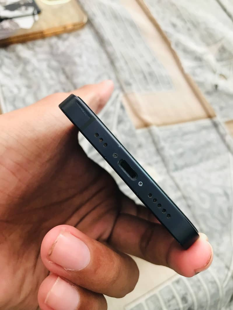 Apple iPhone 12 7