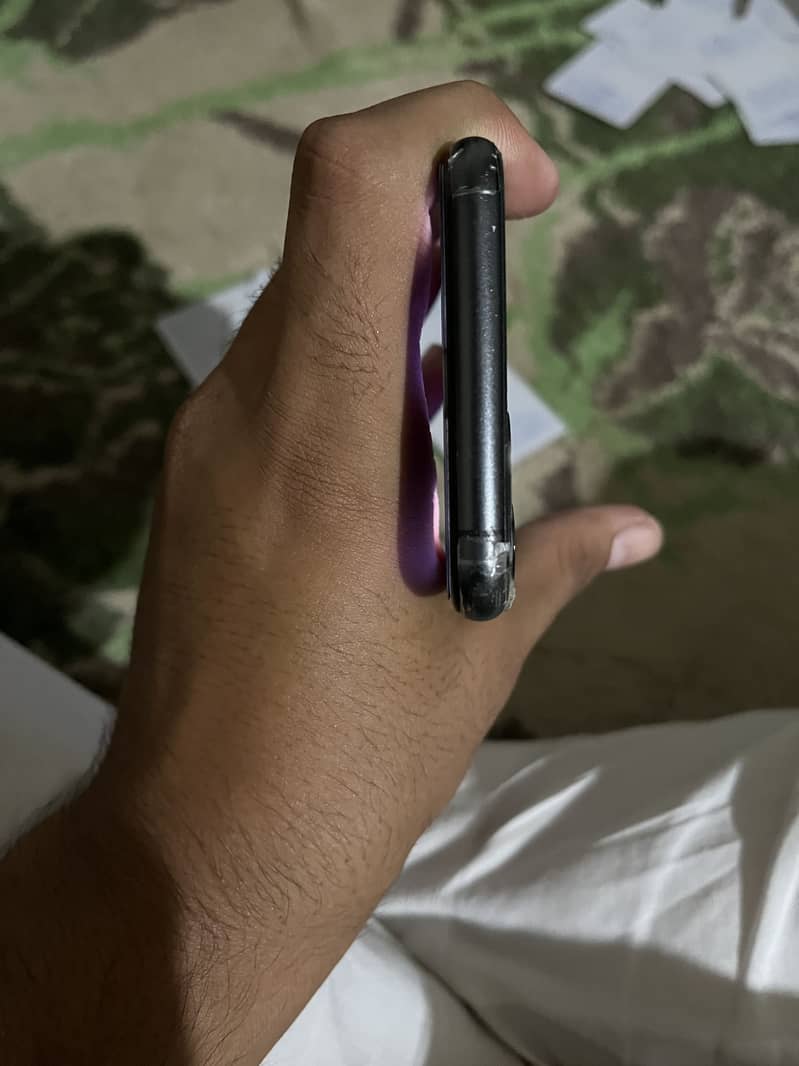 Apple iPhone 11 Pro 4