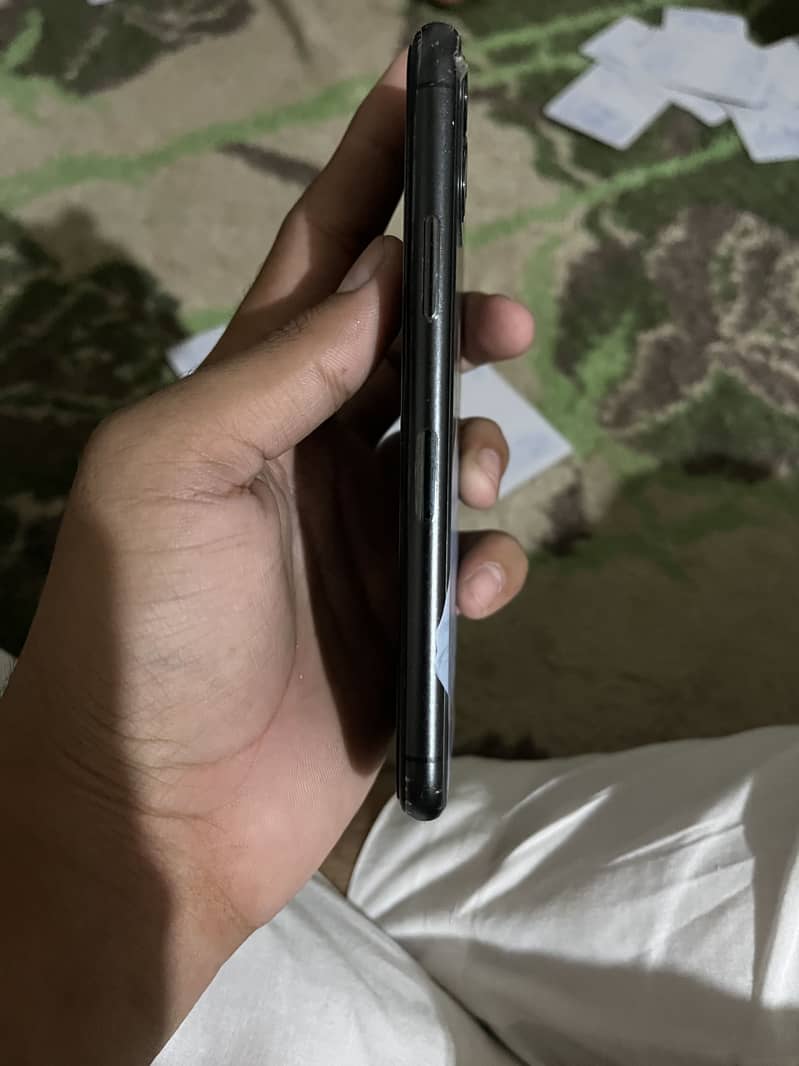 Apple iPhone 11 Pro 12