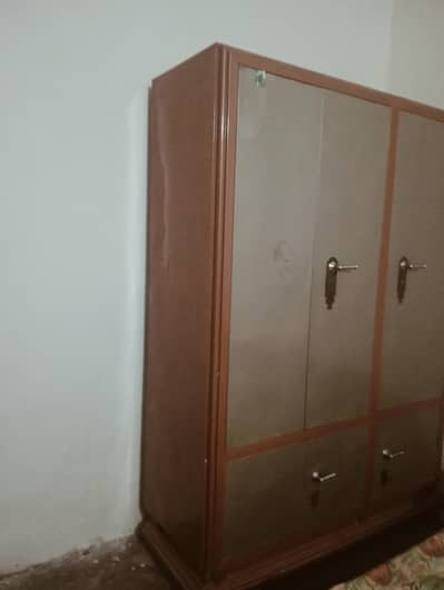 3 dor Almari