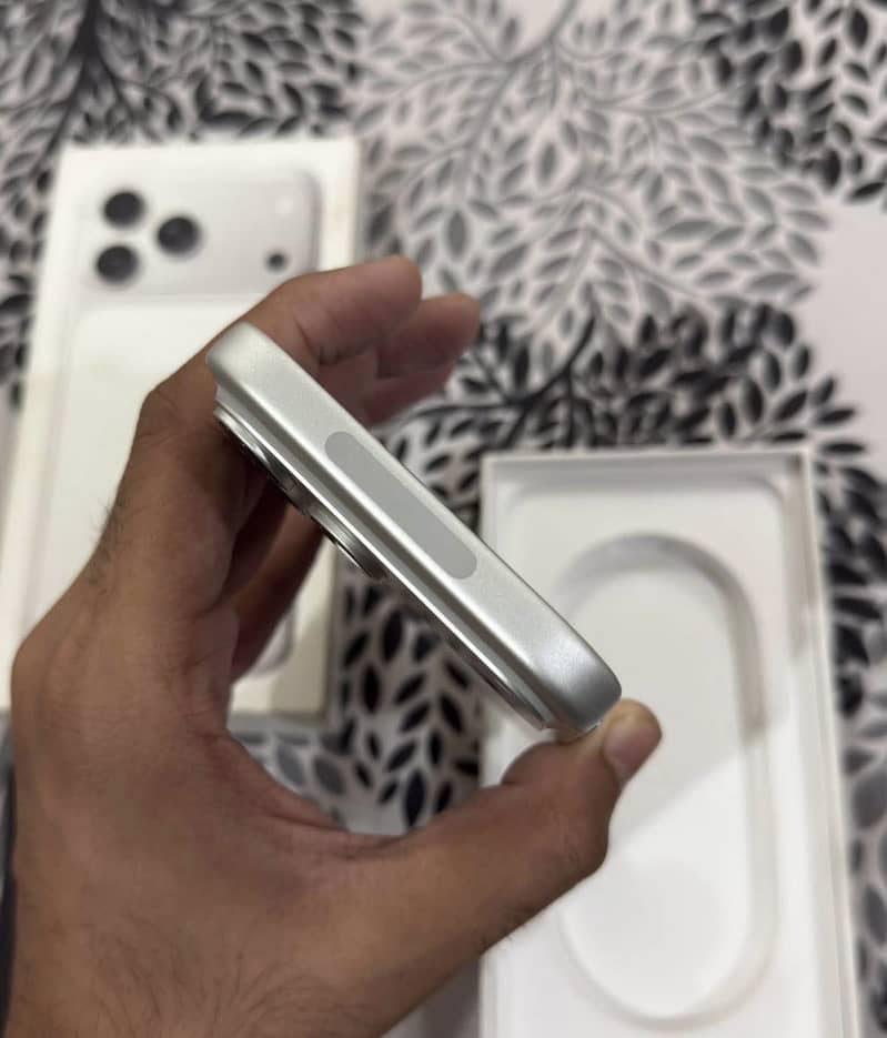 Apple iPhone 17 Pro Max 2