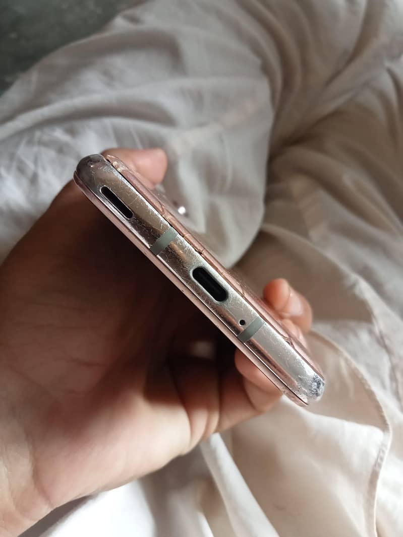 Sharp Aquos R2 2