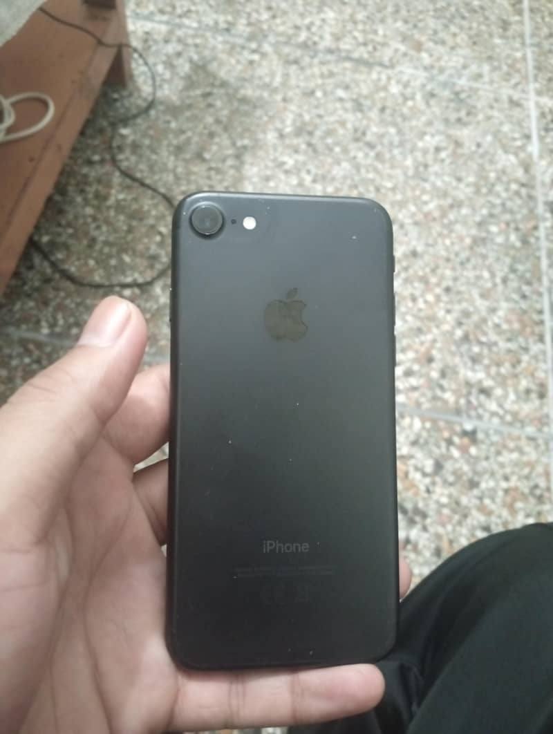 Apple iPhone 7 0