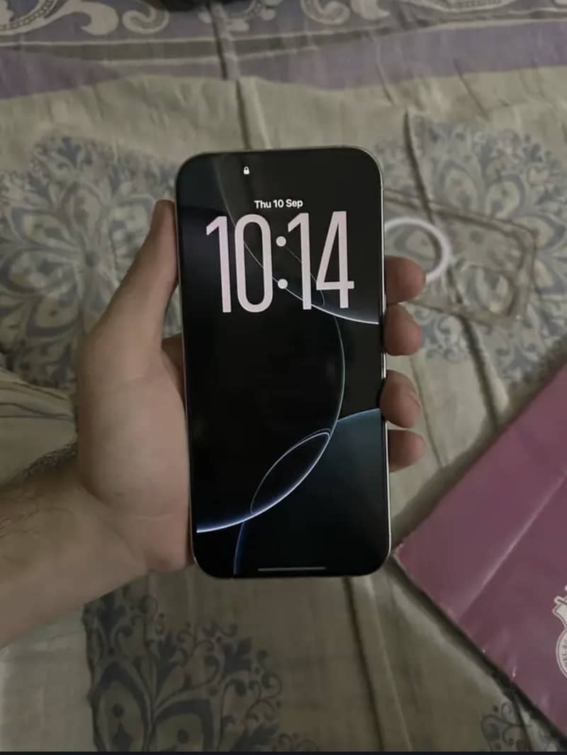 Apple iPhone 16 Pro Max 1