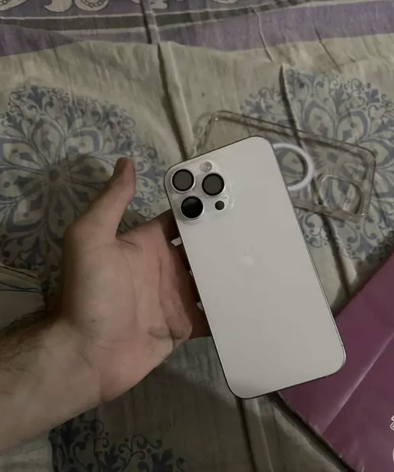 Apple iPhone 16 Pro Max 3