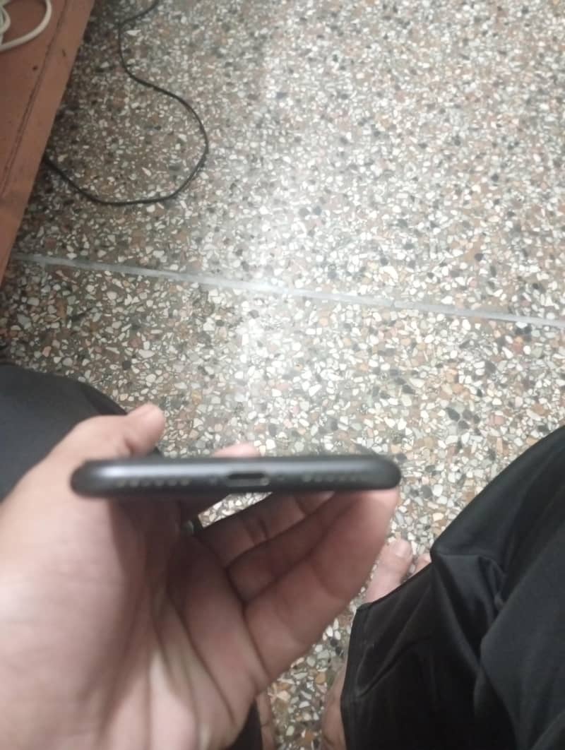 Apple iPhone 7 3