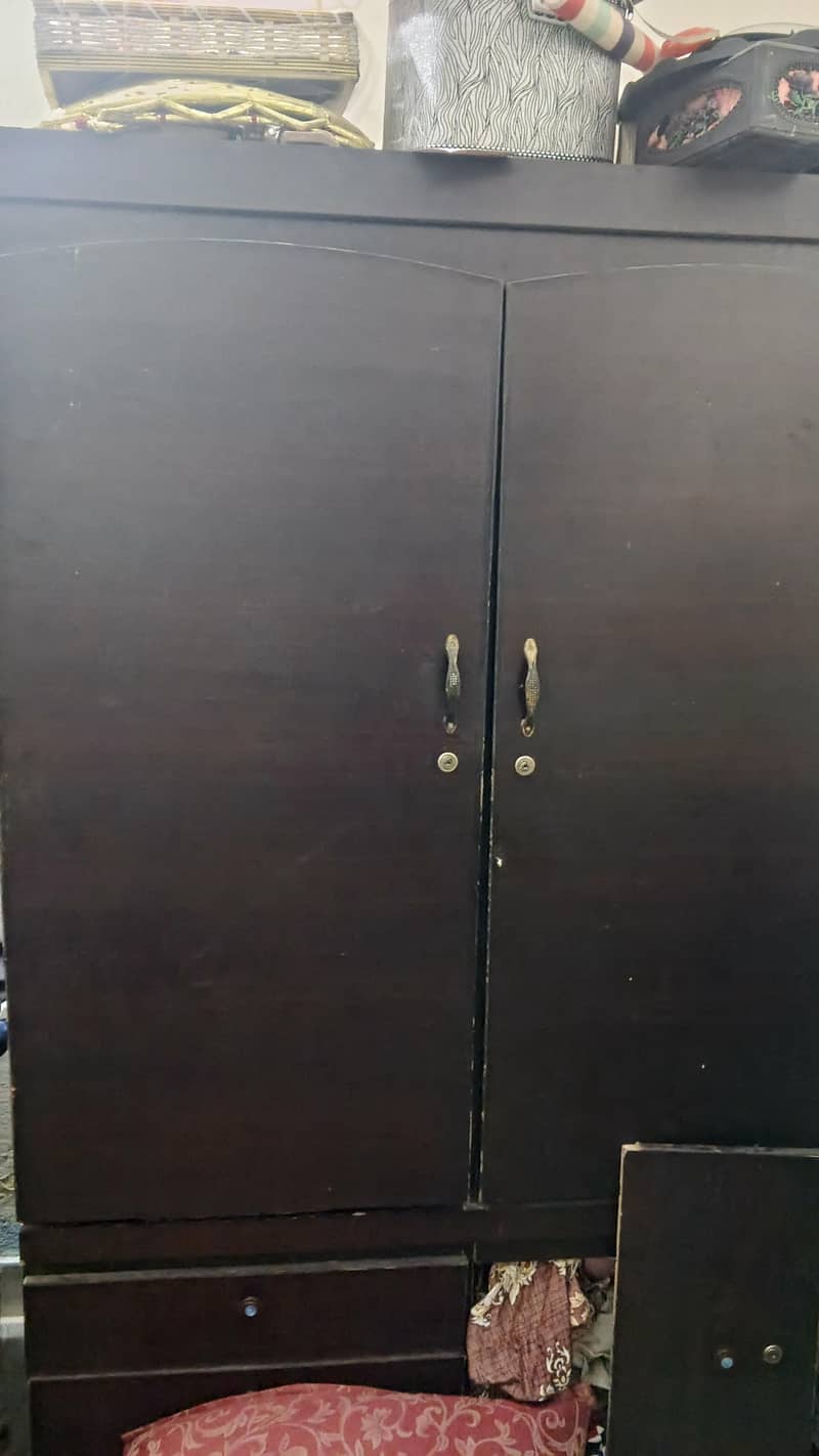 Almari 1
