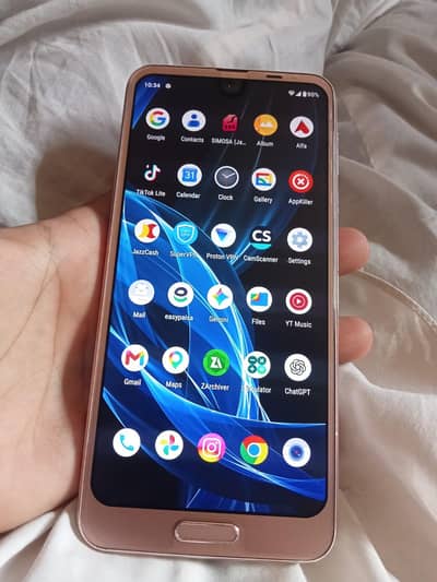 Sharp Aquos R2