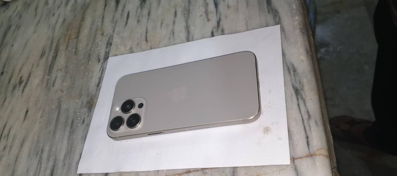 Apple iPhone 15 Pro Max 3