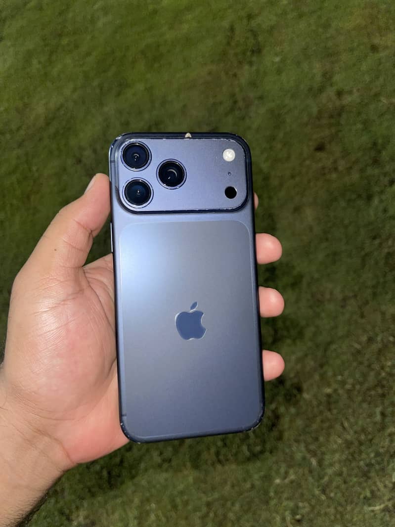 Apple iPhone 17 Pro Max 0