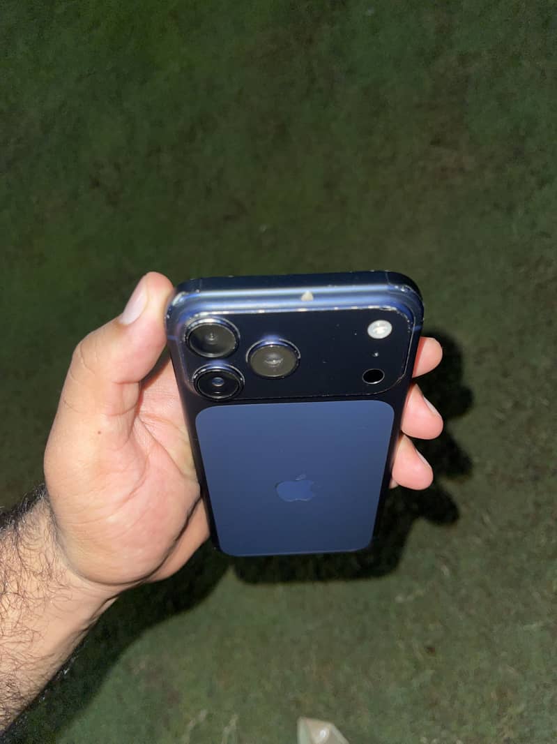 Apple iPhone 17 Pro Max 4