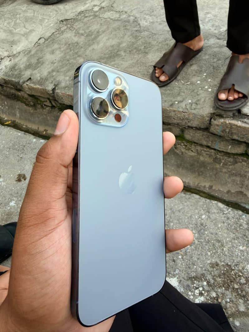 Apple iPhone 13 Pro Max 3