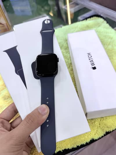 Apple watch SE3 new only 2 days use with paking