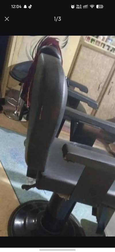 salon chair good condition