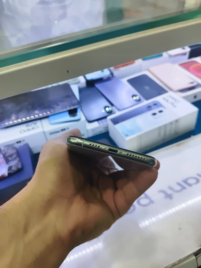 Apple iPhone XS Max 2
