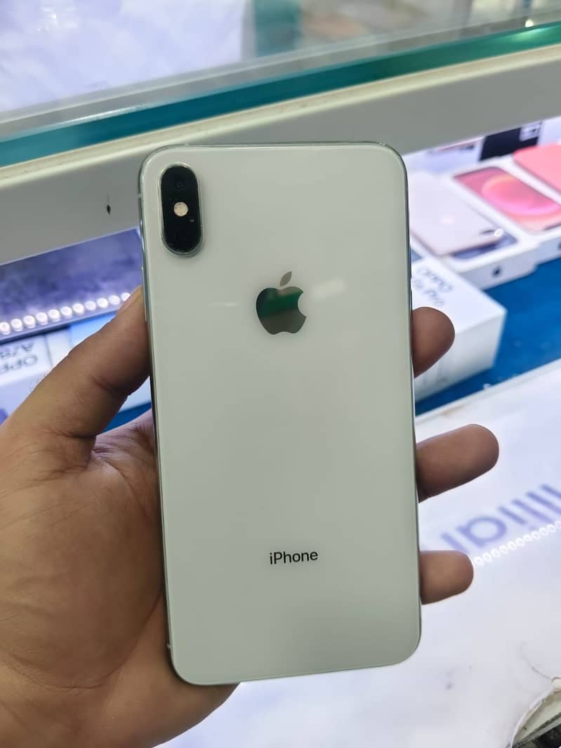 Apple iPhone XS Max 3