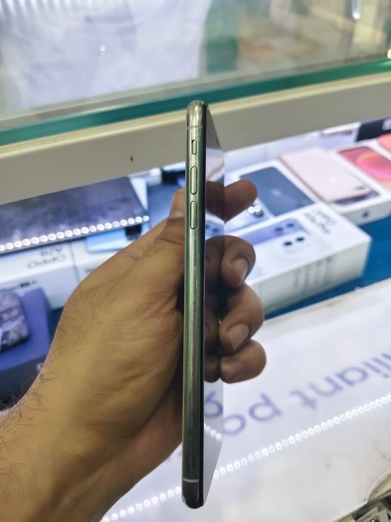 Apple iPhone XS Max 5