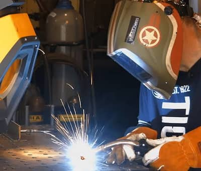 CO2 WELDER & HALPER ALSO LASER WELDER