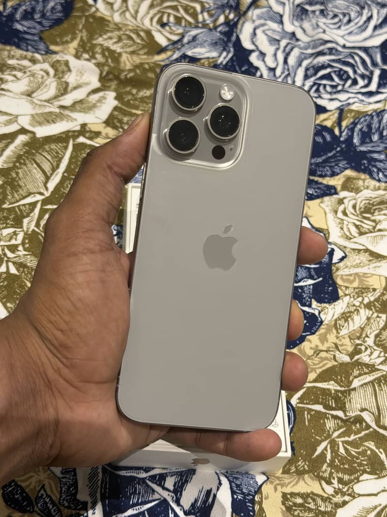 Apple iPhone 16 Pro Max 0