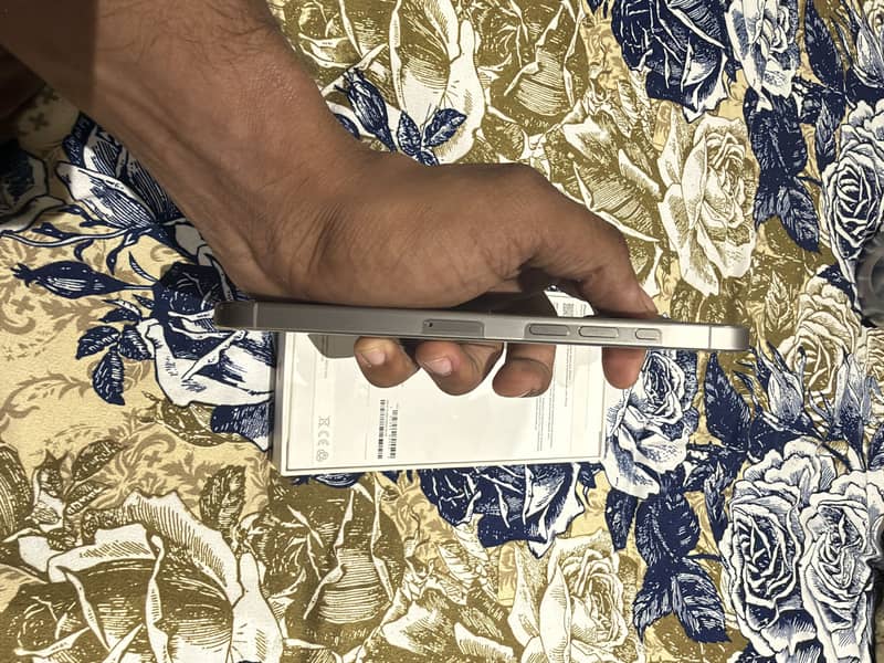 Apple iPhone 16 Pro Max 3