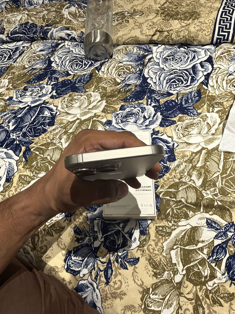 Apple iPhone 16 Pro Max 4