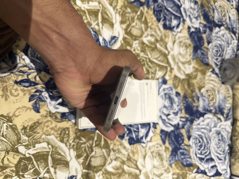 Apple iPhone 16 Pro Max 5
