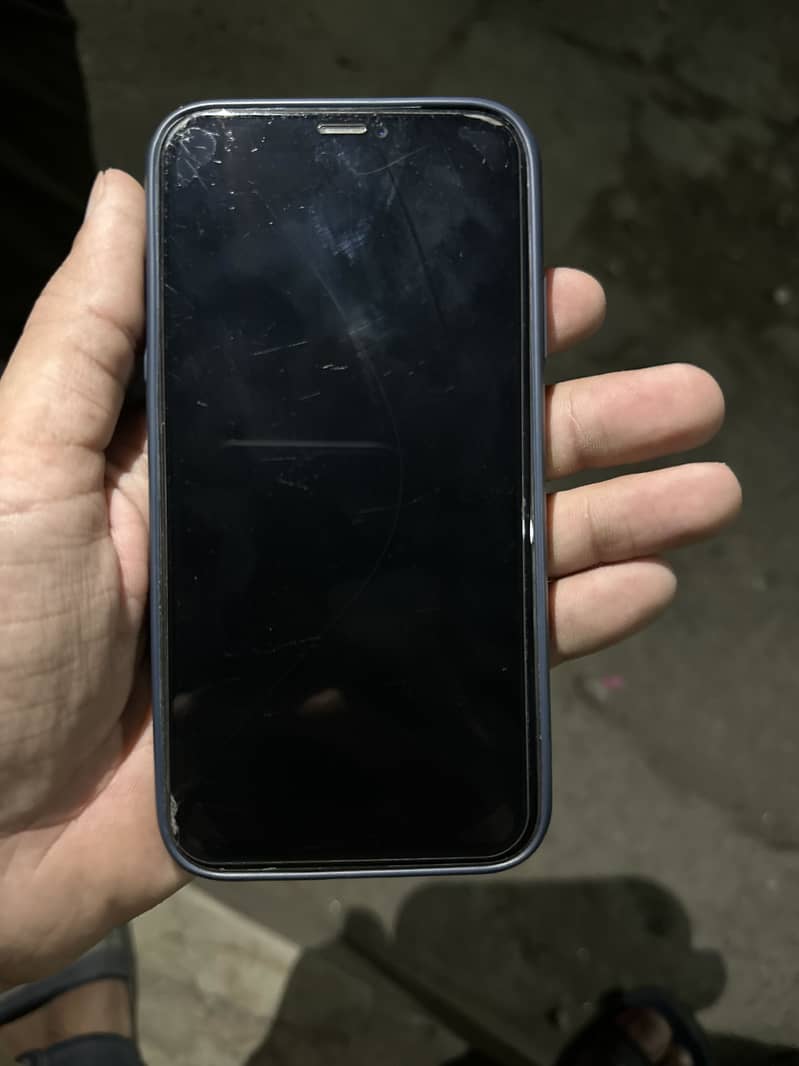 Apple iPhone 11 4