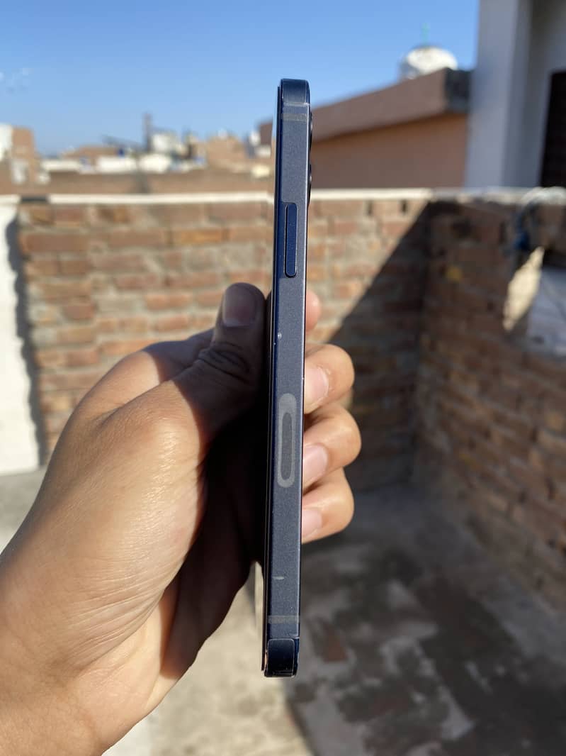 Apple iPhone 12 2