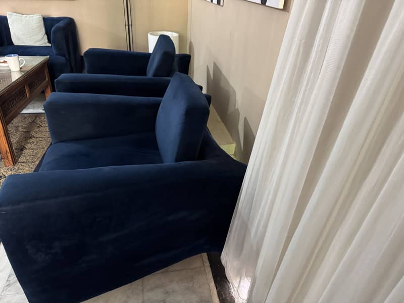 Blue velvet sofas 1