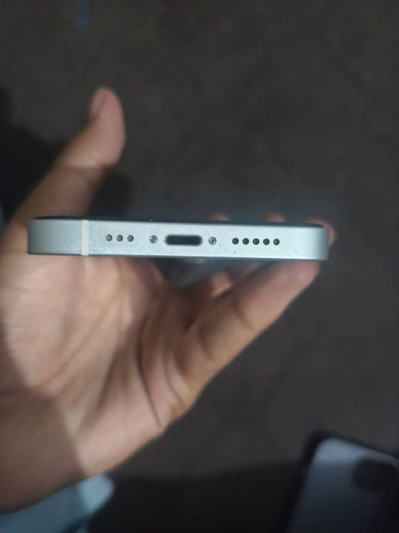 Apple iPhone 14 4