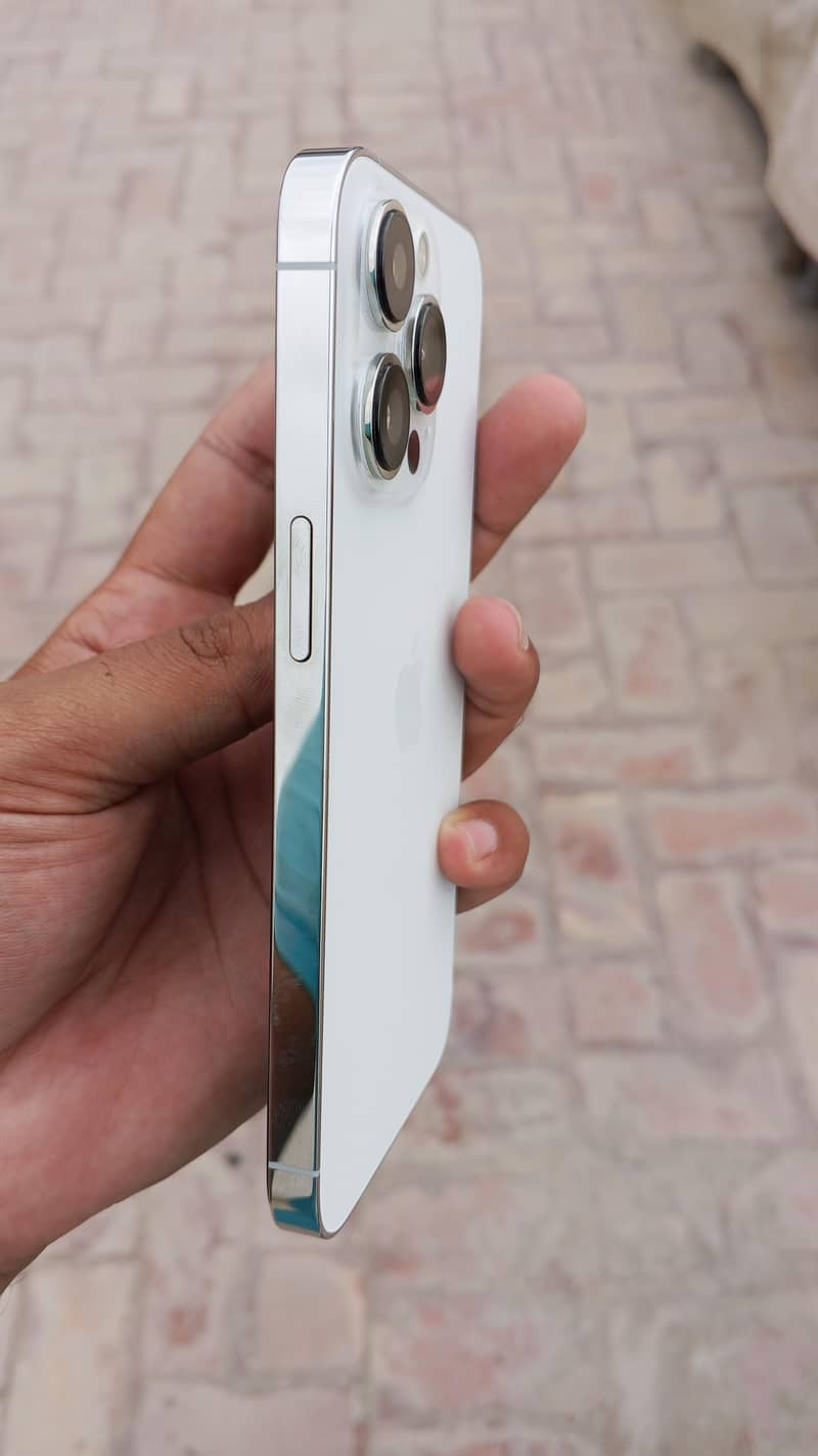Apple iPhone 13 Pro 1