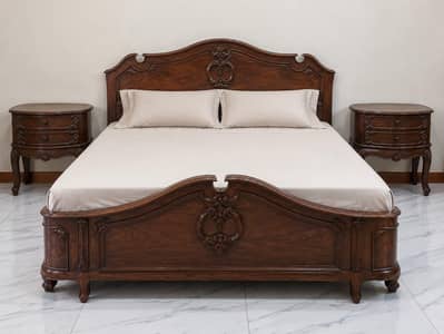Solid Wood King Size Bed with 2 side tables - Antique / Classic