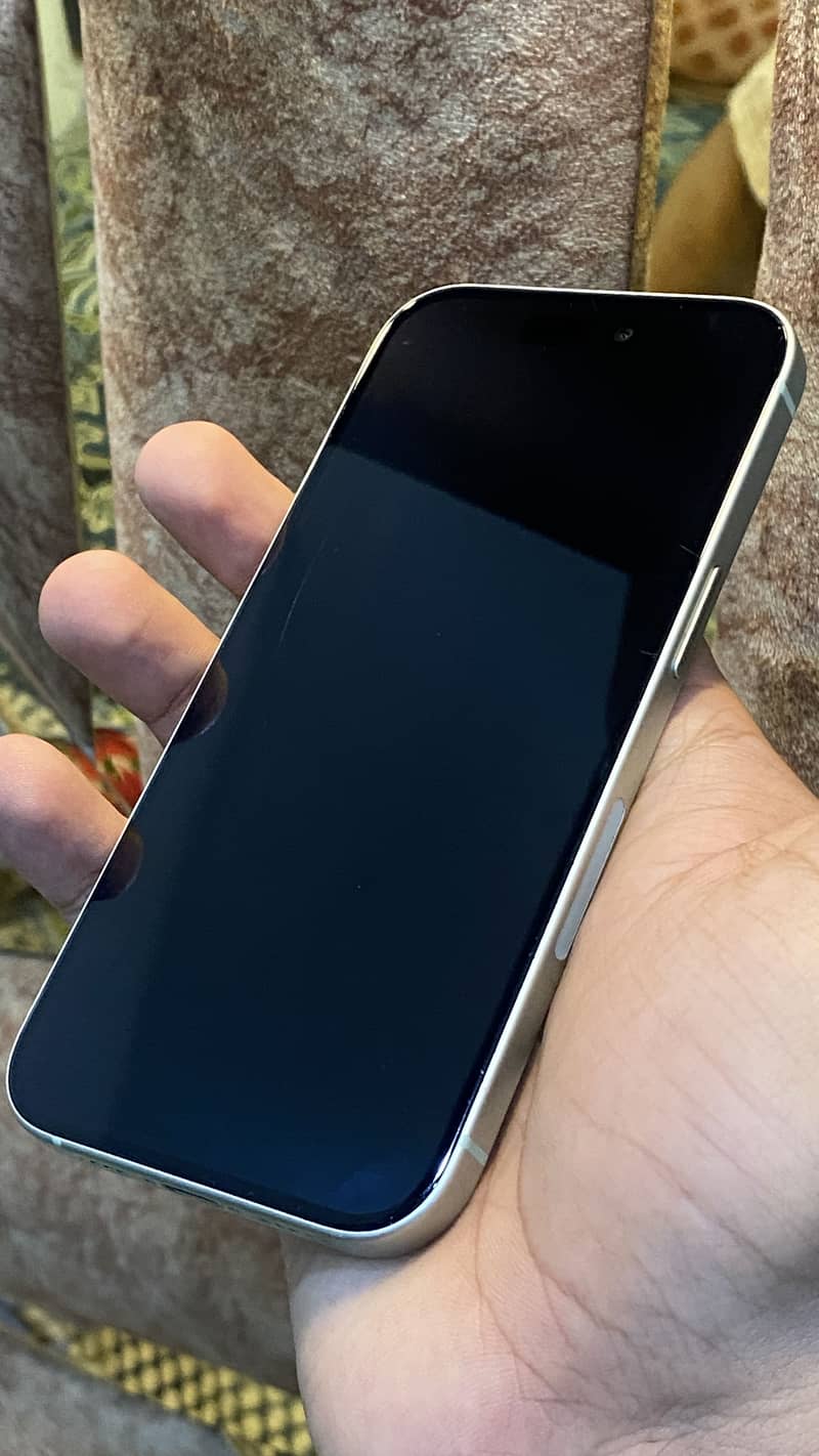 Apple iPhone 15 4