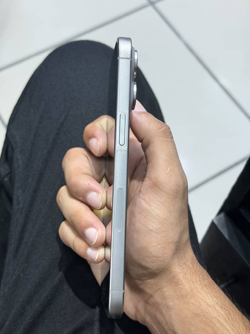 Apple iPhone 15 Pro Max 5